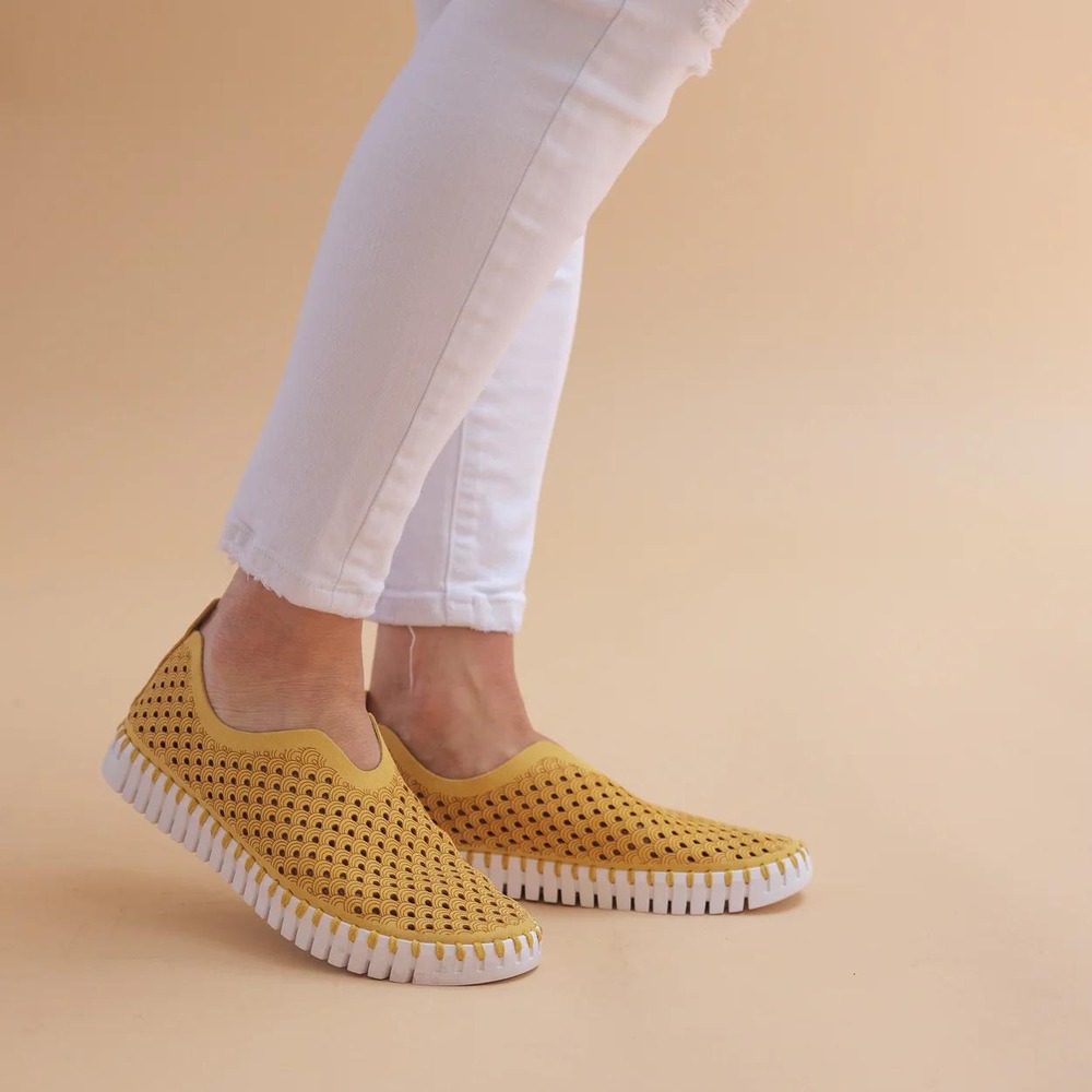 Ilse Jacobsen Tulip 139 Yelow Goldenrod Perforated Slip NEW On Flats 39 US 9